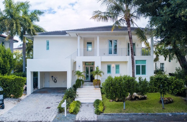 Modern Villa Great Outdoors Key Biscayne