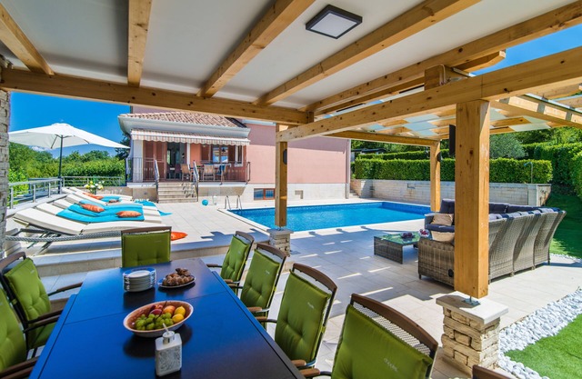 Modern Villa Maklavun with private pool near Rovinj
