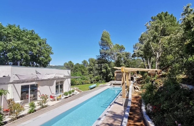 Modern villa with 25m pool near the Verdon gorges