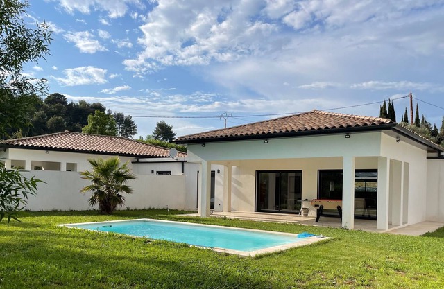 modern villa with private pool in the hills 10 MN from CASSIS