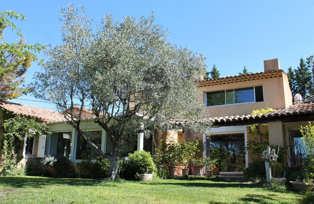 Villa moderna con piscina, 6 pers., tranquila Lourmarin.