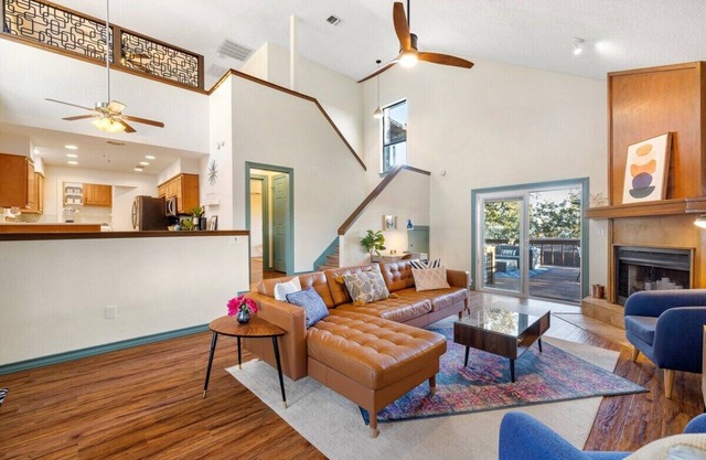 Modern w/Lake View+Large Deck+Fire Pit+Game Room!