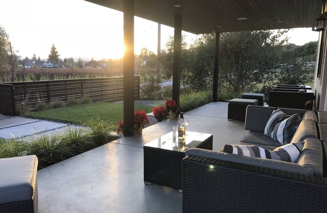 Nueva casa de campo moderna, a poca distancia del centro de Sonoma Square.