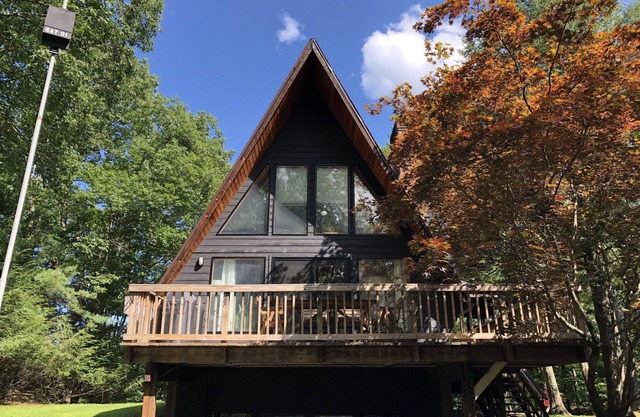 Chalet modernizado con estructura en A en el corazón del valle del Hudson