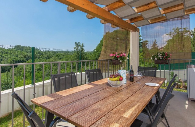 Moderna casa de vacaciones cerca de Rovinj con piscina privada para 6 personas