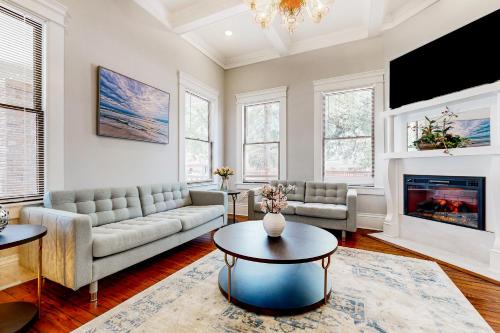 Montgomery House - Unit A