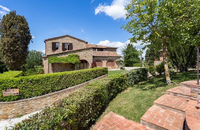 Monti 1824- Panoramic farmhouse with pool.Easy walk of 1 km to the local village