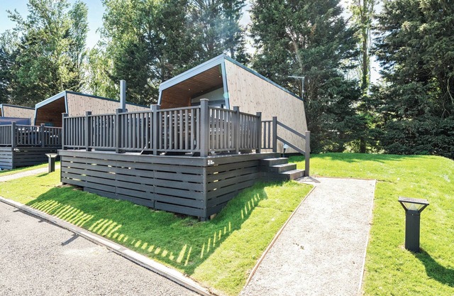 MOONLIT SKYLIGHT LODGE - BILLING AQUADROME in Billing Aquadrome Holiday Park