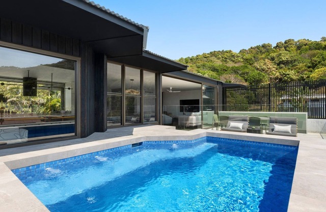 Moonrise & Starfall - twin Wategos luxury retreats