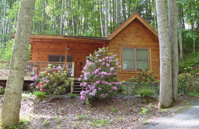 Moose Crossing Log Cabins, Waynesville N C 1/2 milla hasta Blue Ridge Pkwy.