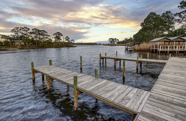 * NUEVO * 'Más Grayter' * Vistas al LAGO * A pie de playa * Hermosa casa de 5 dormitorios en Grayton Beach * Piscina en el vecindario