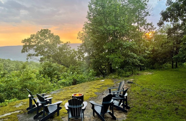 Mossy Falls Cabin | Outdoor Hot Tub & Fire Pit!
