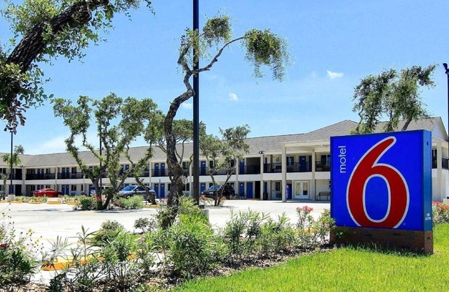 Motel 6 Rockport, TX