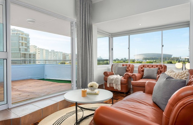 Mouille Point Beach Front Apartment with Views