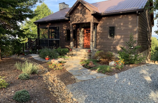 Nueva cabaña de montaña con todas las comodidades de un hogar