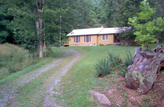 Mountain Farm Cottage, arroyos, vacas, aire fresco, agua de manantial, senderismo, privado.