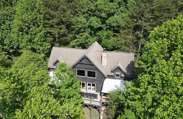 Mountain Haven - Un lujoso marco de madera Asheville Cabin W / Hot Tub! Cuarto de juegos