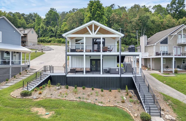 Hermosa casa frente al lago en Norris Lake !!