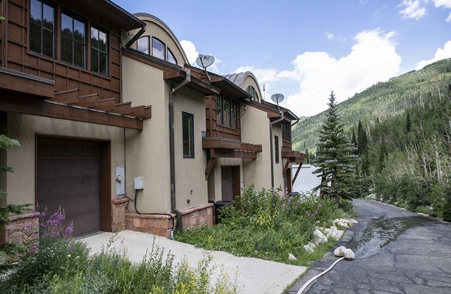 Mountain Memories by Cottonwood Lodging