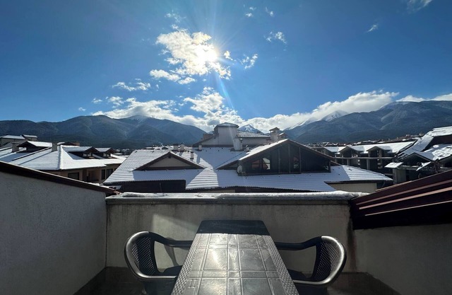 Ático luminoso con vistas a la montaña Wi-Fi de 300 Mbps