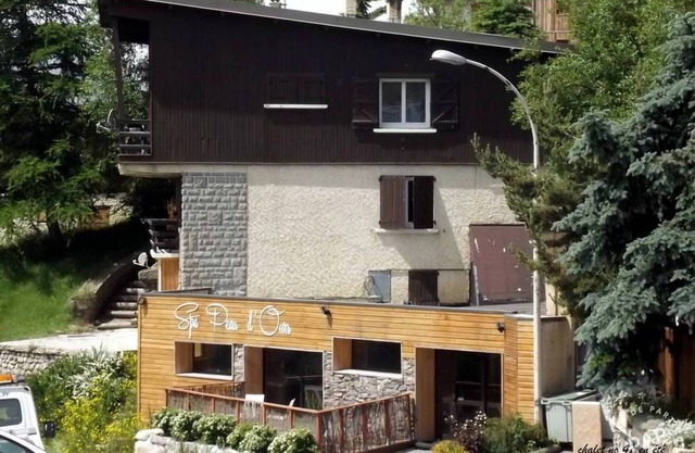 Apartamento junto a la montaña con vistas a la montaña, terraza privada y Wi-Fi