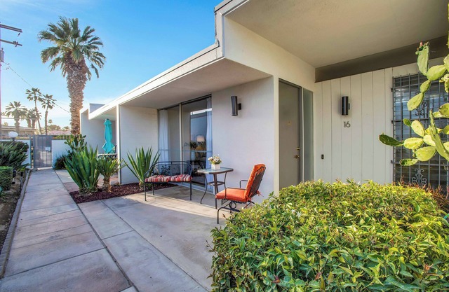 Mountain View 2-Bedroom Condo, Gated Community 1 Mile from El Paseo