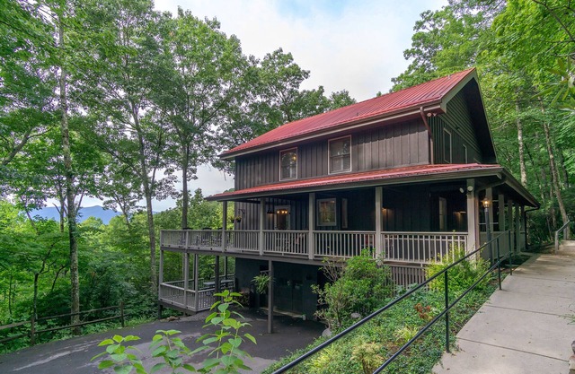 Vista a la montaña: 4 dormitorios, 3. 5 BA Casa en Montreat, capacidad para 12