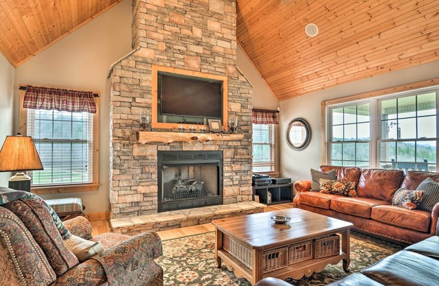 3BR Franklin House w / múltiples cubiertas y vistas Mtn!
