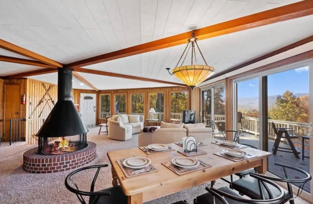 Mountain View Lodge 5 bdr near Lake Laura