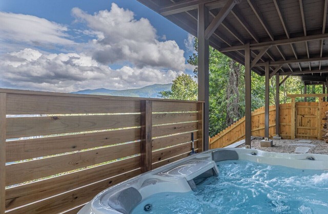 Mountain Vista Retreat | Hot Tub Asheville Black Mtn| Stunning Views