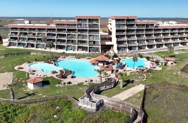 Condominio de un dormitorio frente a la playa con jacuzzi interior Jacuzzi A pocos pasos de la playa y las piscinas.