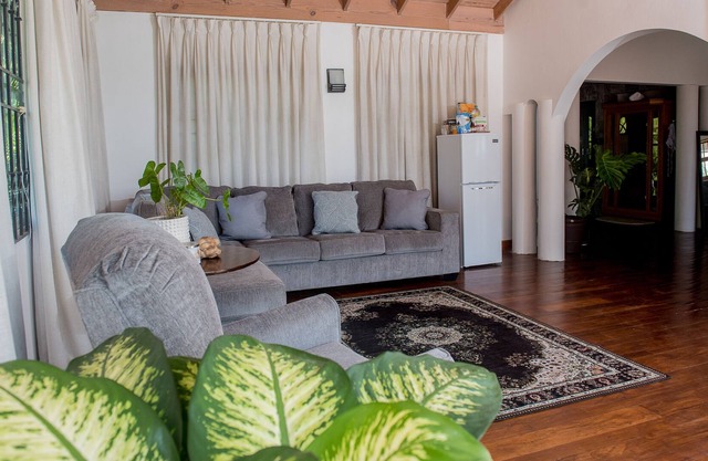 Mr X Suite Music Mansion/ Xperience w/ Sauna,Pool,Jacuzzi, Beach Access, Staff