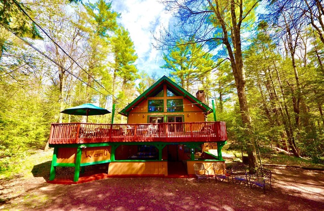 Stream Side Mountain Lodge & Hot Tub, cerca de TODO - Familia y mascotas!