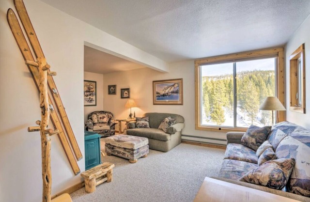 Mtn View Beauty- Walk to Slopes & Lake Lavinski- Top Rated Condo-Sleeps 5-Cheap