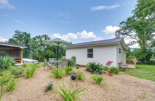 Mtn-View Cottage w/ Garden & Yard in Erwin!