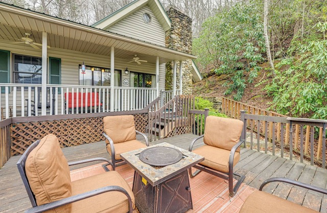 Mtn-View Home w/ Deck, Fire Pit & BBQ in Almond