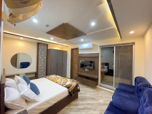 Multazam Heights, DHA Phase 8, Hotel Airport Lahore