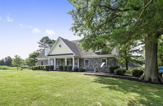 Waterfront Retreat w / Pool Perfect for Multi-generational Families Booking 2020