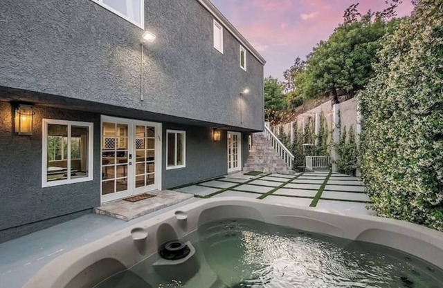 Multi-Level 5BR Villa in Great Location- Must See!
