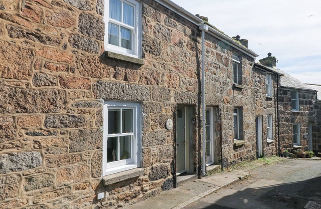 Mural Cottage, MOUSEHOLE