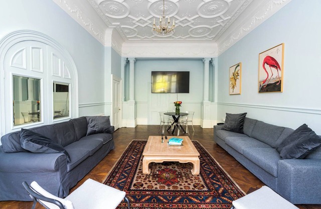 Museum & Luxury: 2-Bed Spacious Suites