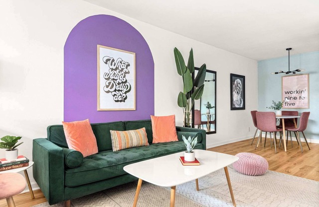 Music Row 2BR/2 bath sleeps 12