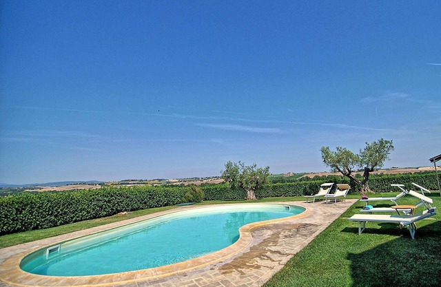 Casal dei Frati es una hermosa villa cerca del lago Trasimeno, Umbria con 6 dormitorios y 4 baños