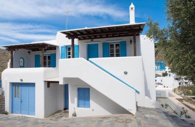 Mykonos Elegance 2-Bedroom Escape in Psarou