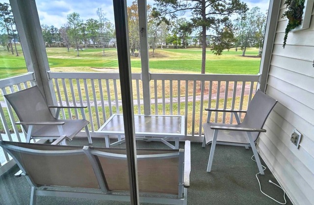 Myrtle Beach Central Gem - 2B/2B Condo