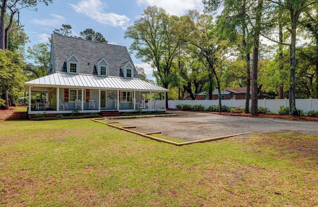 Myrtle Grove Inn - Bed and Breakfast in Wilmington