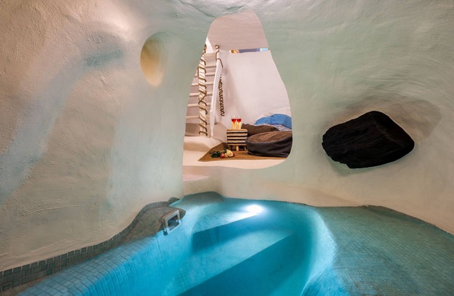 Mystagoge Retreat with subterranean pool/jacuzzi