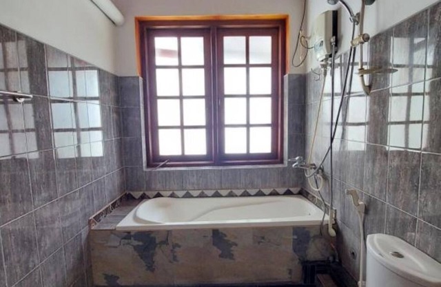 Mystique Hideout : King Room with Balcony