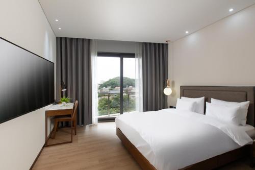 N Bridge Hotel JEON JU