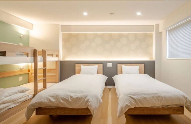 Namba 1 station & private house near station! River view in front of Dotonbori River [2 toilets/2 showers/2 washbasins]